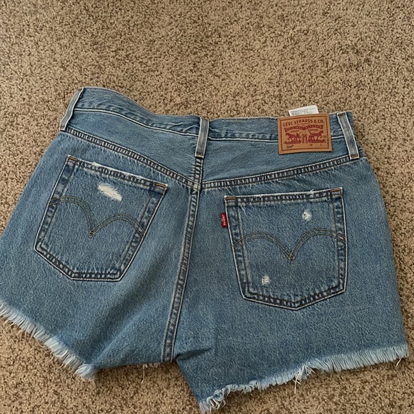 Levi Jean shorts - Picture 2 of 3